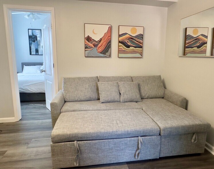 Building Photo - 2074 Flint Hill Dr