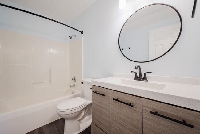 Building Photo - Move-in-ready 3 bed / 3 Full Bath In Louisville's Four Seasons — Fully Updated, No Carpet, Fiber ...