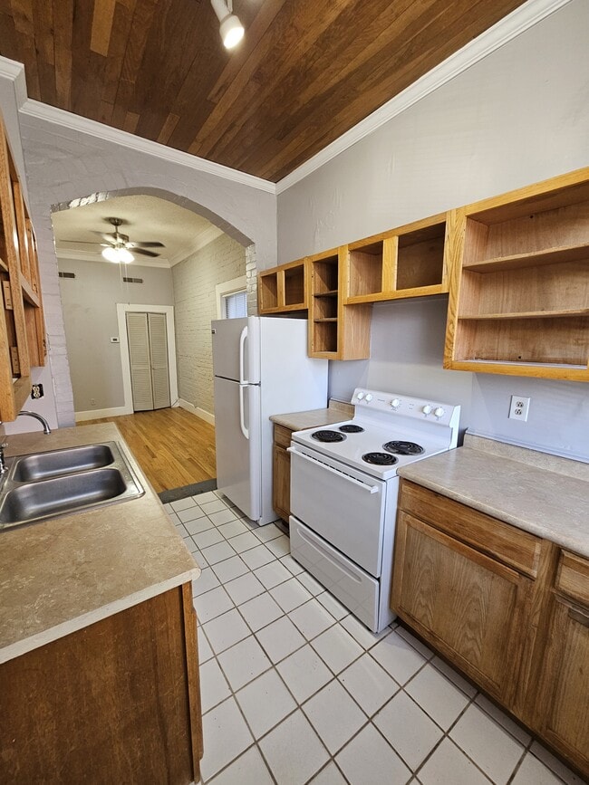 Building Photo - 607 Lindsay St