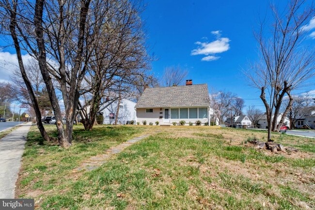 Building Photo - 12901 Ardennes Ave