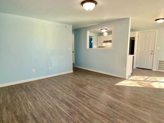 Building Photo - RECENT REMODEL!! 3 Bedroom, 1.5 Bathroom, ...
