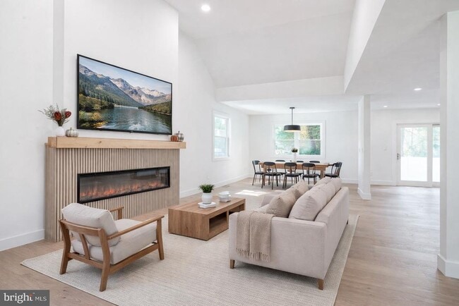 Building Photo - 316 Farmdale Rd