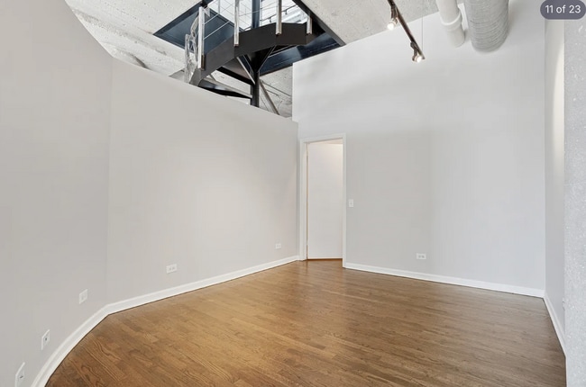 Building Photo - 17 N Loomis St
