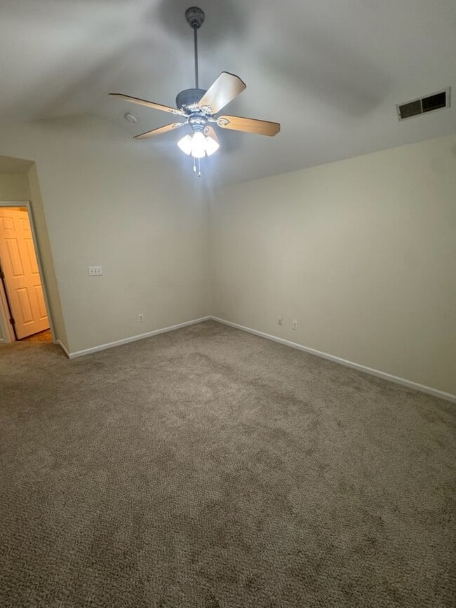 Building Photo - 3BR Townhome • In-Unit W/D • Trash Included in Fort Mill