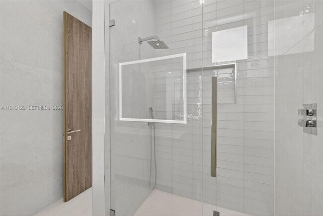 Building Photo - 401 Lido Dr