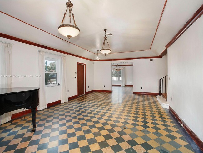 Building Photo - 339 NE 96th St