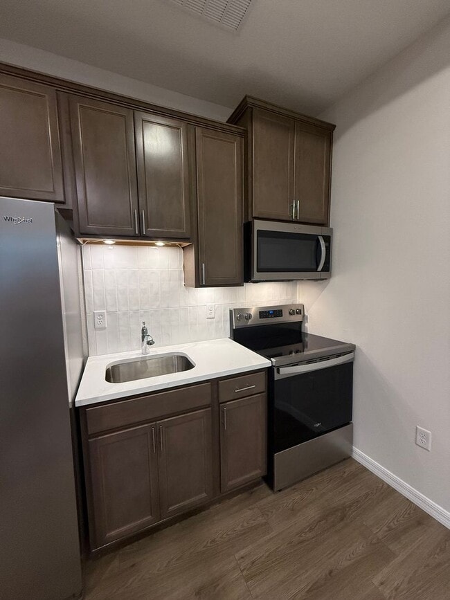 Building Photo - 1/1 apartment in Plant City