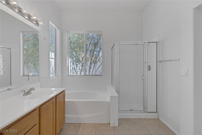 Building Photo - 10132 Crest Brook Pl