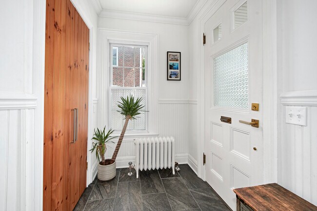 Building Photo - 55 Sherwood Ave