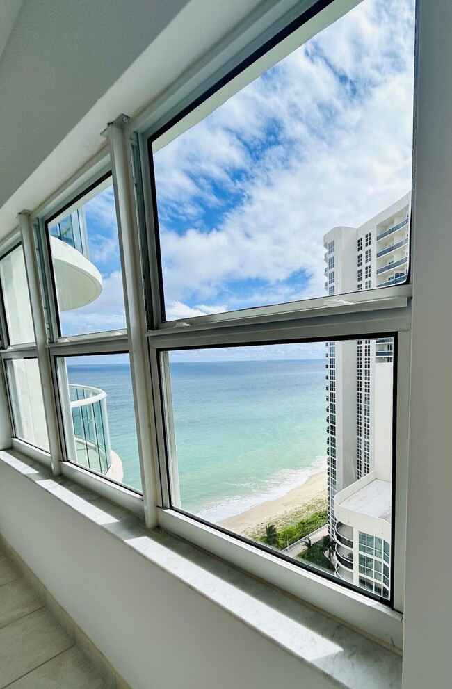 Building Photo - 3400 Galt Ocean Dr