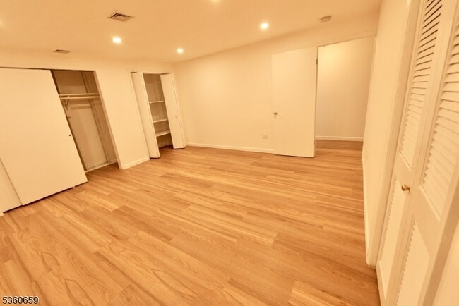 Building Photo - 103 Park Ave
