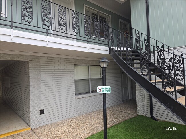 Building Photo - 815 Harvard St