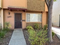 Building Photo - 3 bedroom 1.5 bathroom condo in Davis