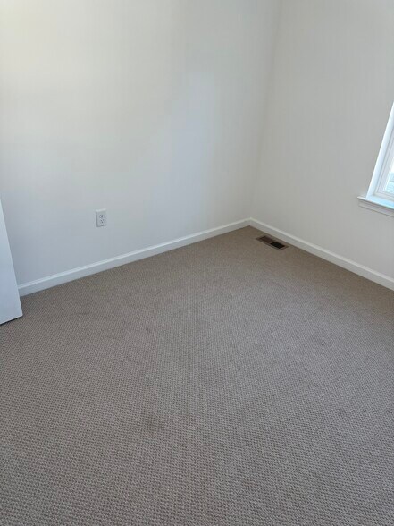 Building Photo - 112 Kuechler Ct