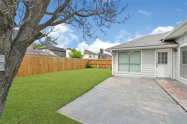 Building Photo - 12322 Meadow Ridge Dr