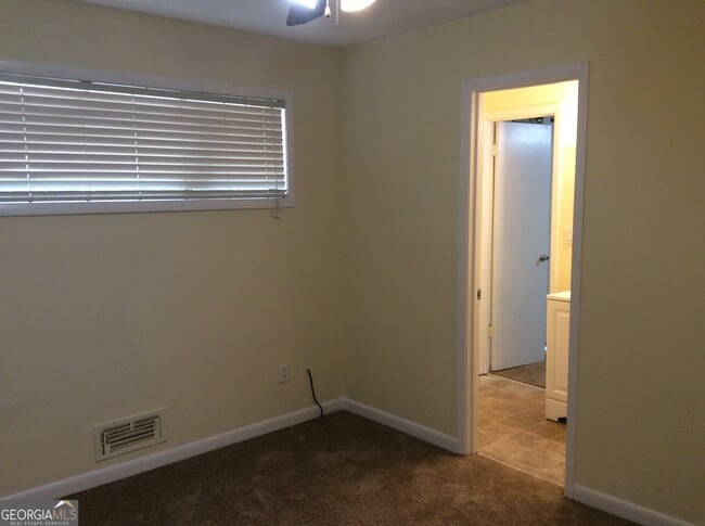 Building Photo - 5022 Rock Springs Rd