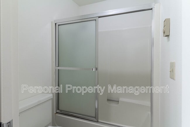 Building Photo - 7310 NE 16th Ave