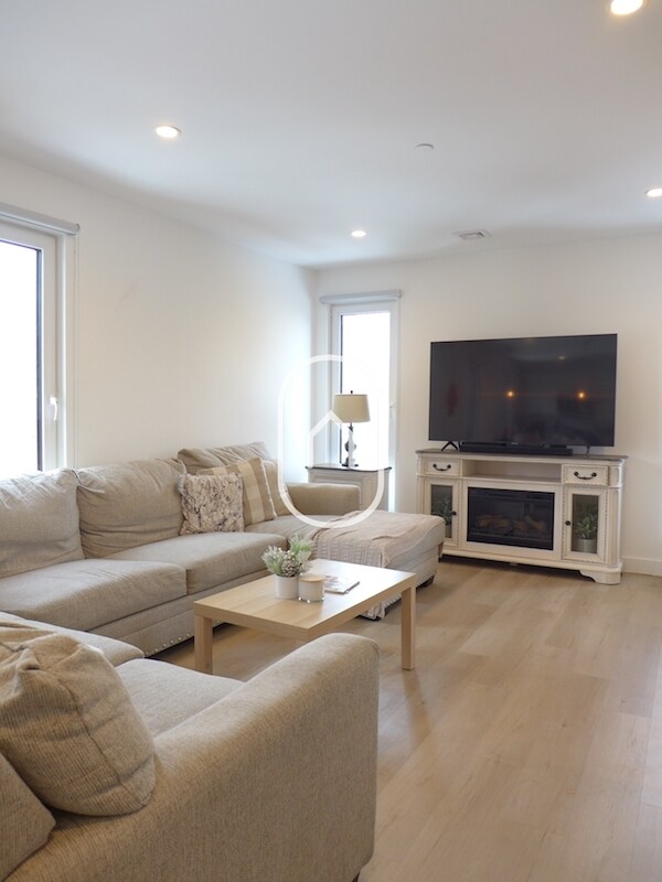 Building Photo - 2846 Washington St