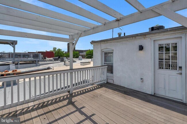 Building Photo - 1329 S Charles St