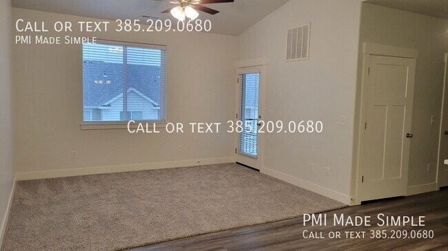 Building Photo - Gorgeous Top Floor Condo! Great Views!