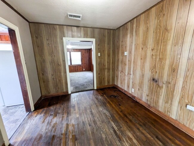 Building Photo - 3170 Roberts Ave