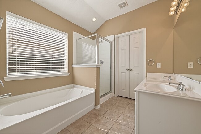 Building Photo - 926 Dracena Ct