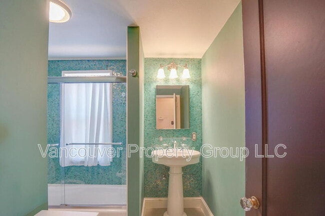 Building Photo - 2814 H St