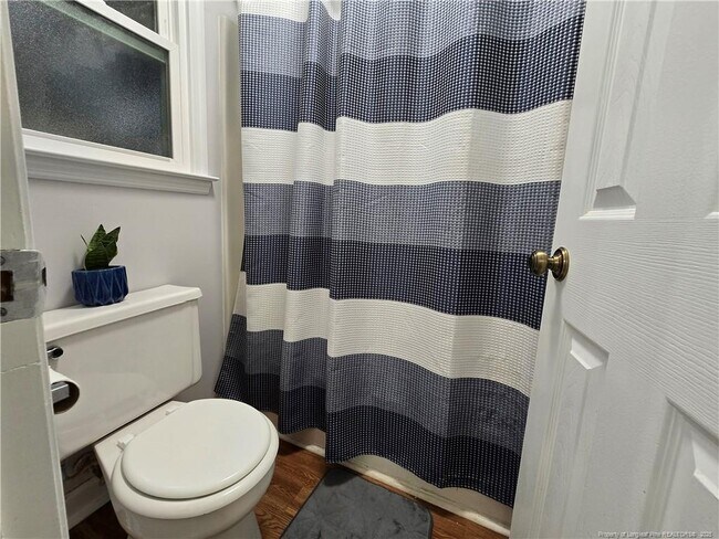 Building Photo - 944 Flintwood Rd