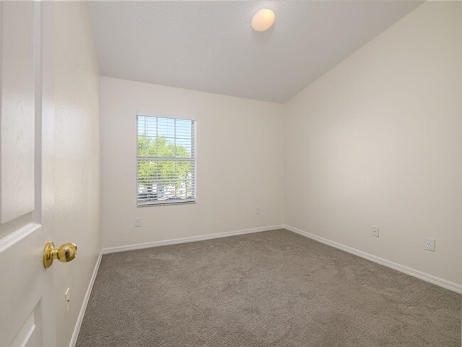 Building Photo - Riverview Townhome