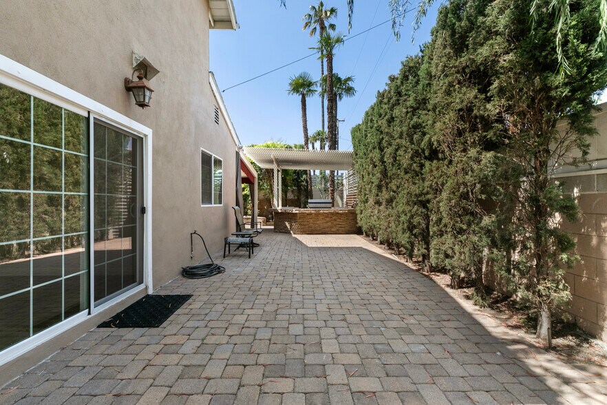Building Photo - 15419 Valerio St