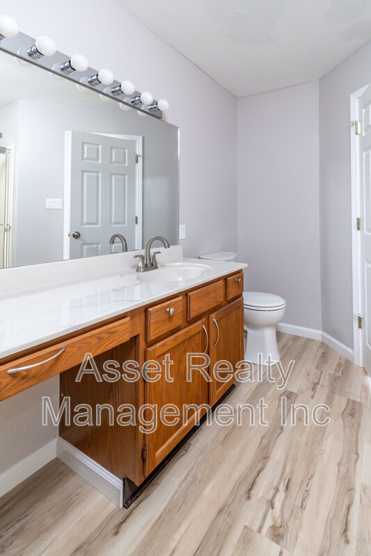 Building Photo - 10432 Fantasy Way