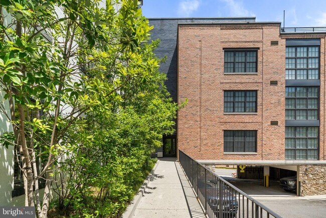 Building Photo - 521 N Washington St