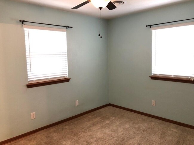 Building Photo - 320 Mimosa Dr