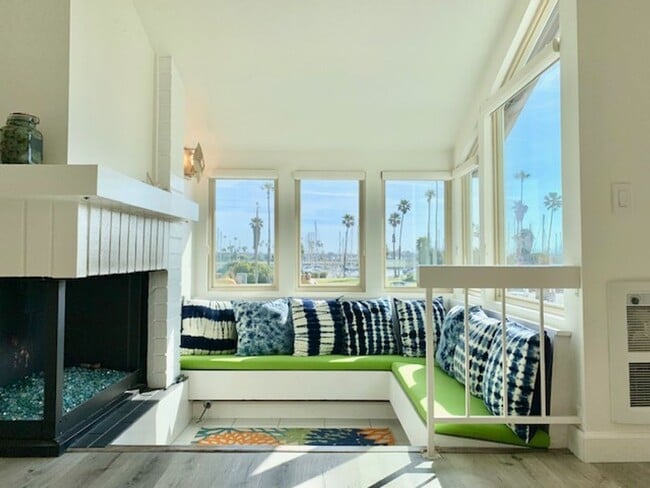 Building Photo - Beautiful Coastal Rental in Oxnard | 2 Bed...