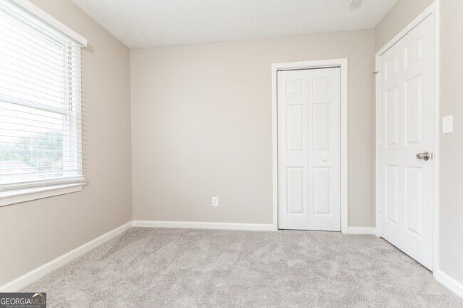 Building Photo - 245 Christy Ln