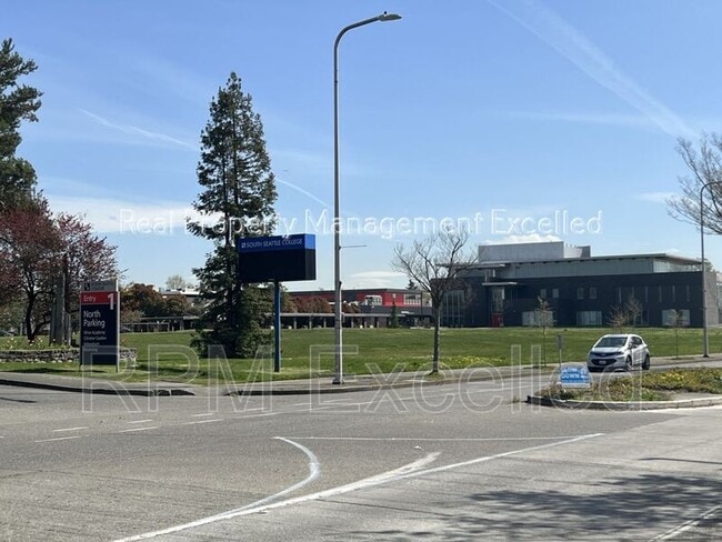 Building Photo - 5631 16th Ave SW