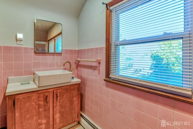 Building Photo - 737 Roseland Pl