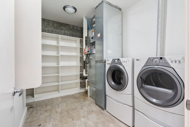 Building Photo - The Civic - 2 bed/2 bath, east facing 16th...