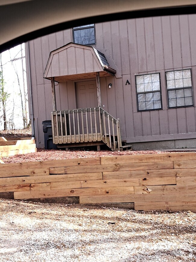 Building Photo - 2712 Quail Dr