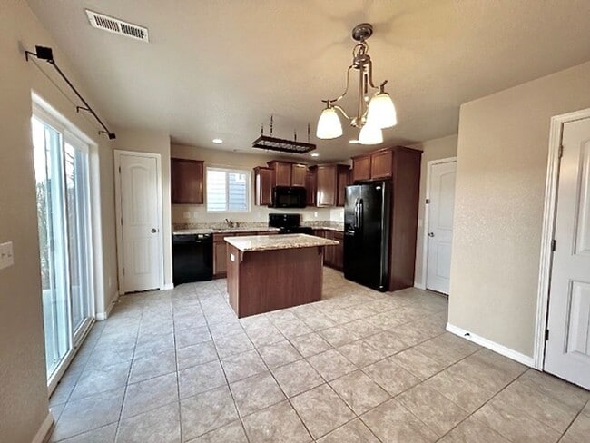 Building Photo - Stetson Hills Home with 3 Bedrooms and 2.5 Baths Available in May