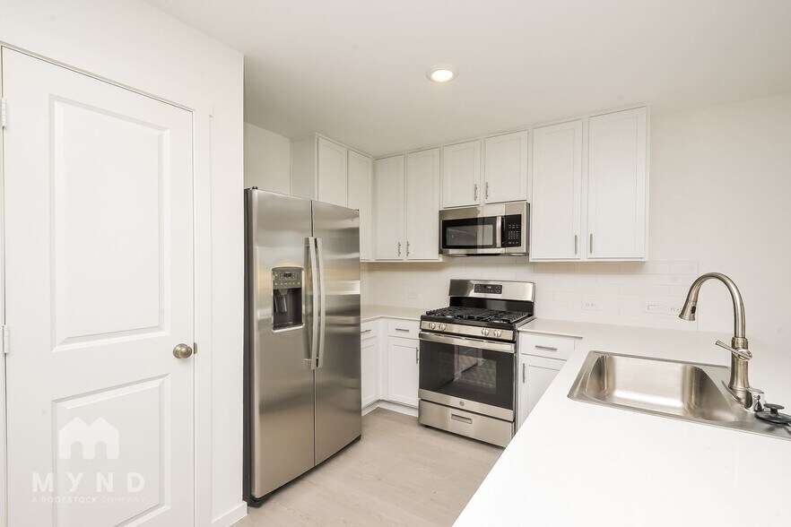 Building Photo - 2733 Mistwood Dr