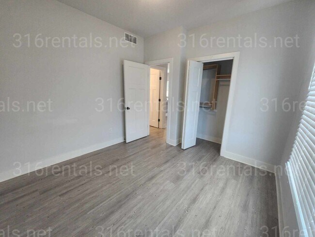 Building Photo - 8729-8731 E Summerside Pl