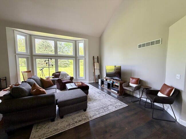 Building Photo - 6961 Suncrest Dr