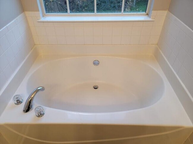 Building Photo - 4 bedroom in Atlanta GA 30349