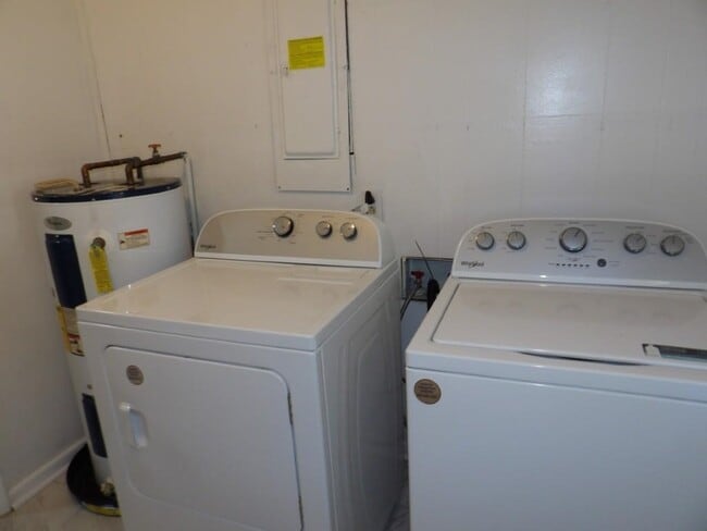 Building Photo - 917 9th Ave S