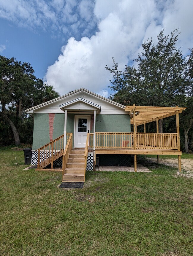 Building Photo - 3419 Lake Harney Cir