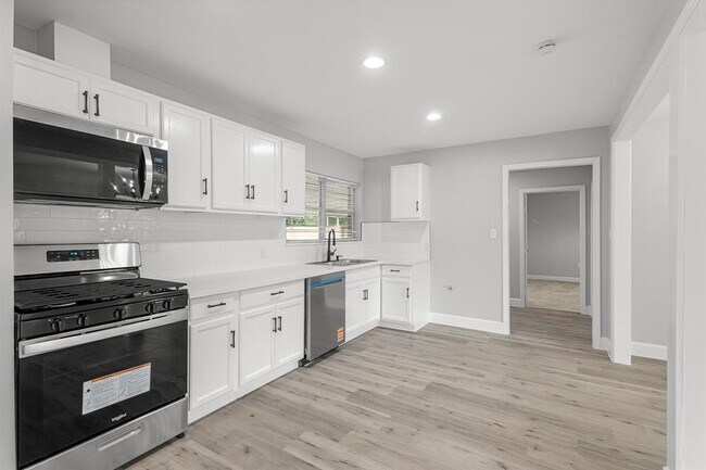 Building Photo - 5429 De Lange Ln