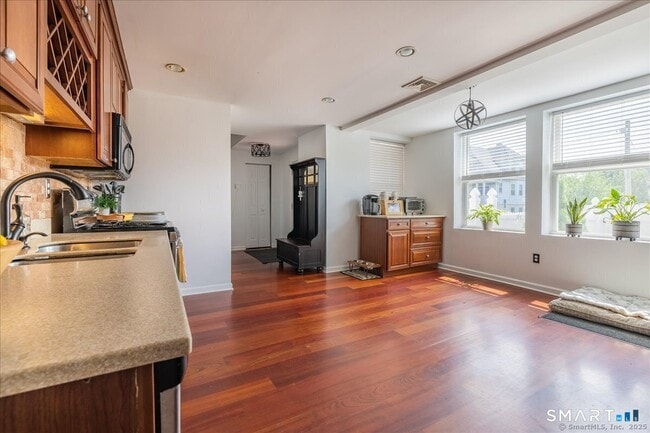 Building Photo - 90 2nd St