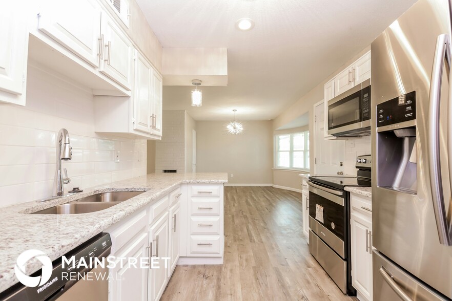 Building Photo - 2904 Chancellor Dr