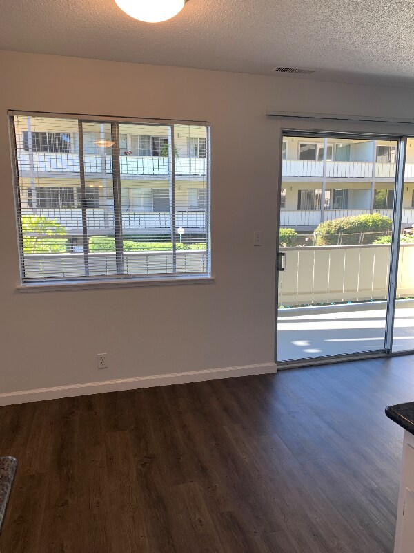 Building Photo - 16 S Knoll Rd
